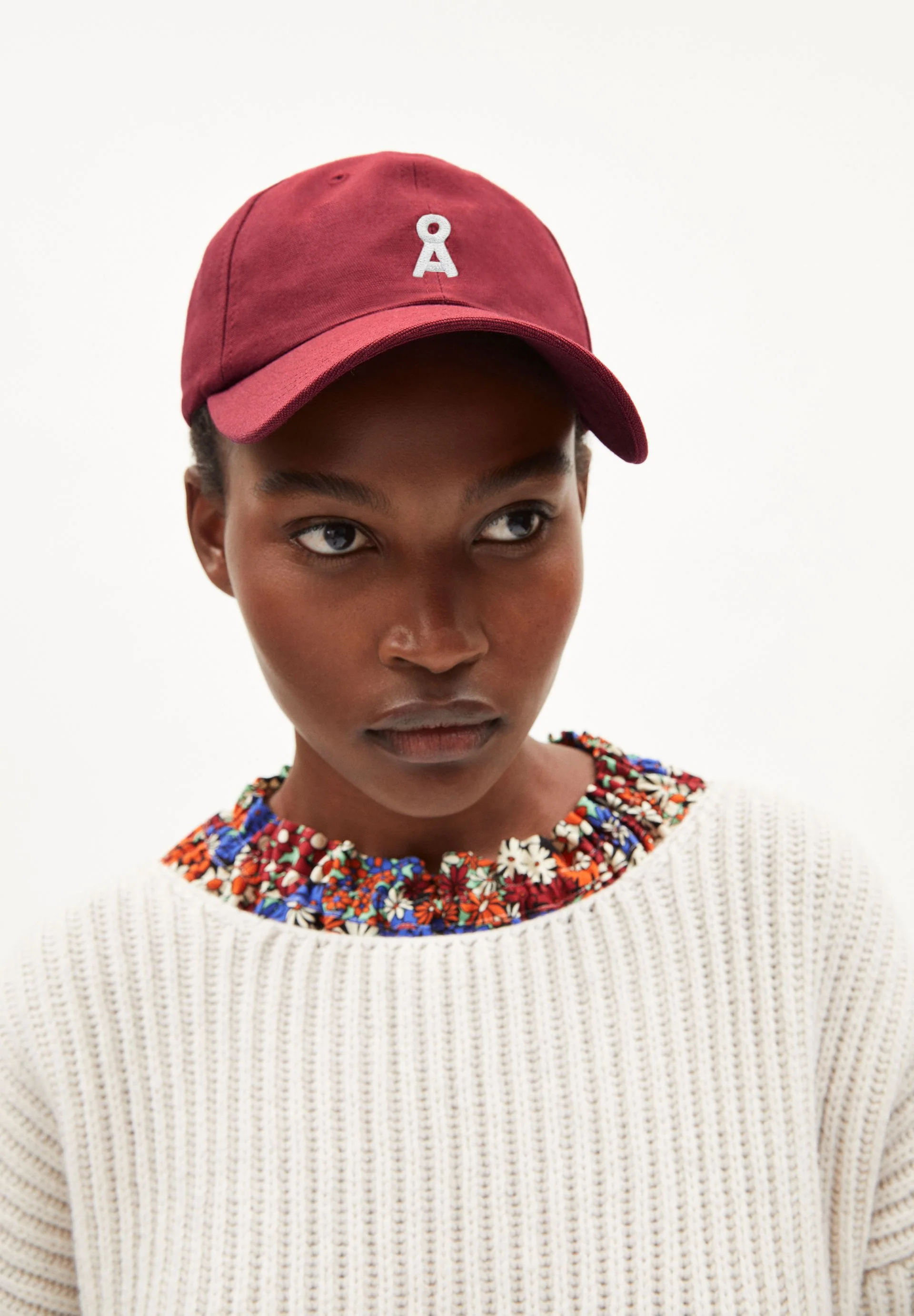 YENAAS BOLD KAPPE | dark ruby - Image 4