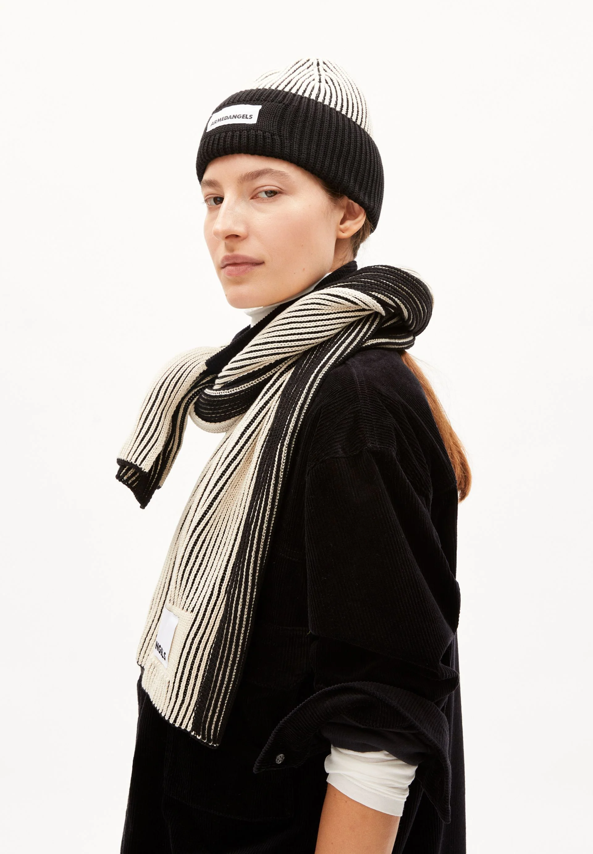 YURAA LOGO SCARF | black-undyed - Image 3