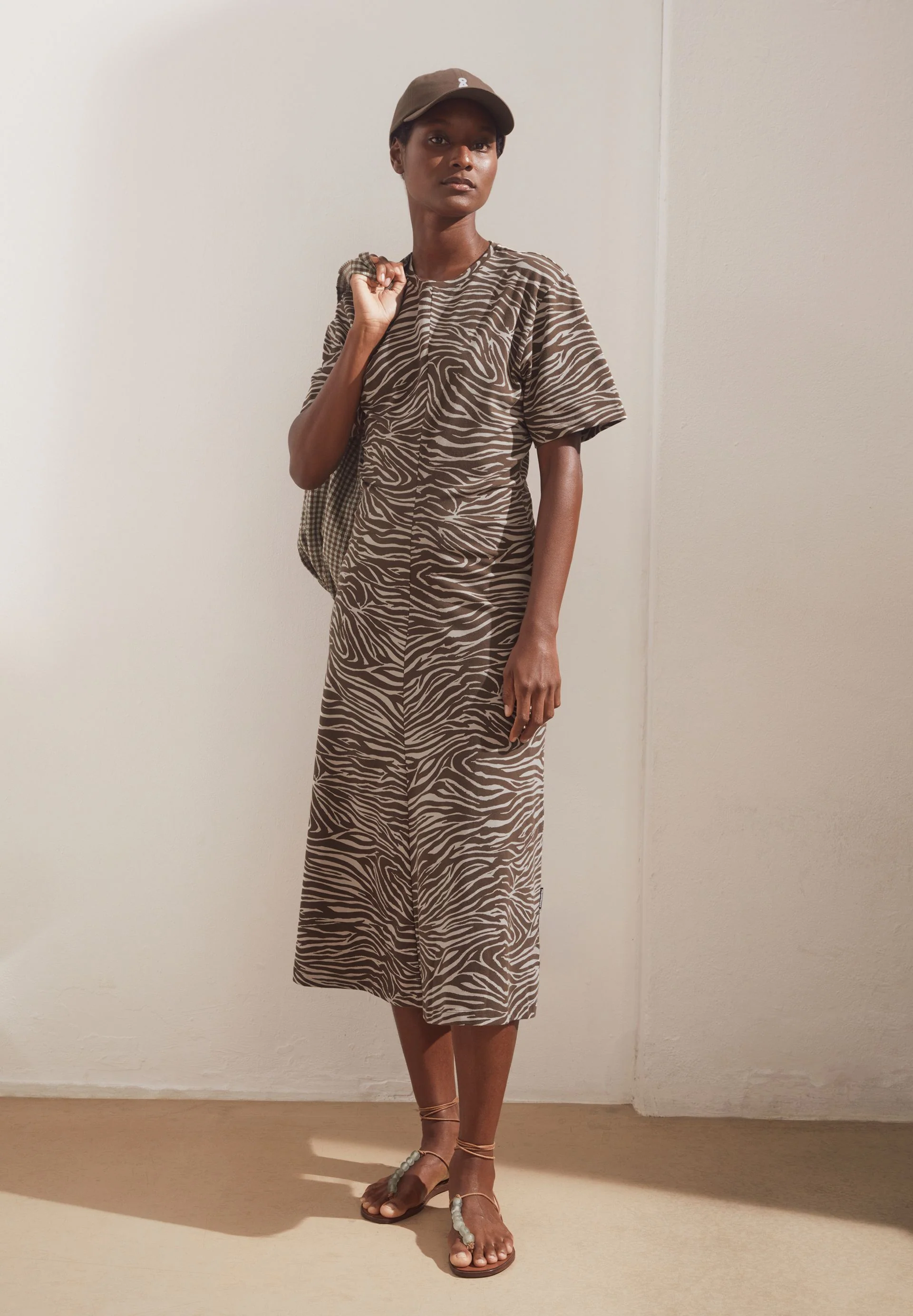 ZEBRA MUSTER JERSEY-MIDI-KLEID | sandstone - Image 4